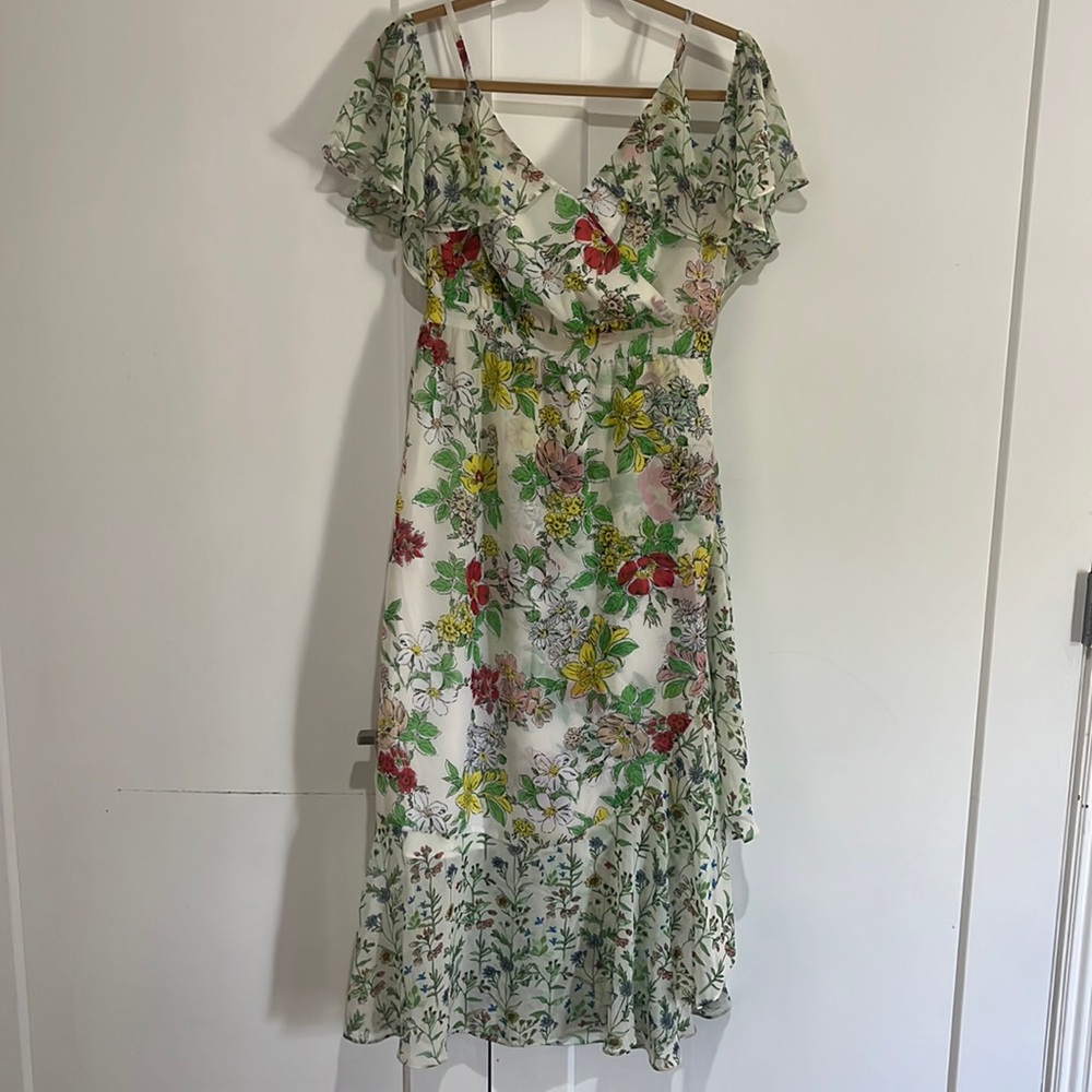 Nanette Lepore Size 4 light flowing floral elegant dress
